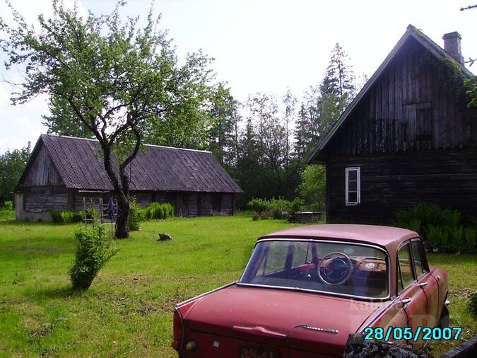 Vaade Allika õuele 2011. aasta kuulutuse fotoseeriast