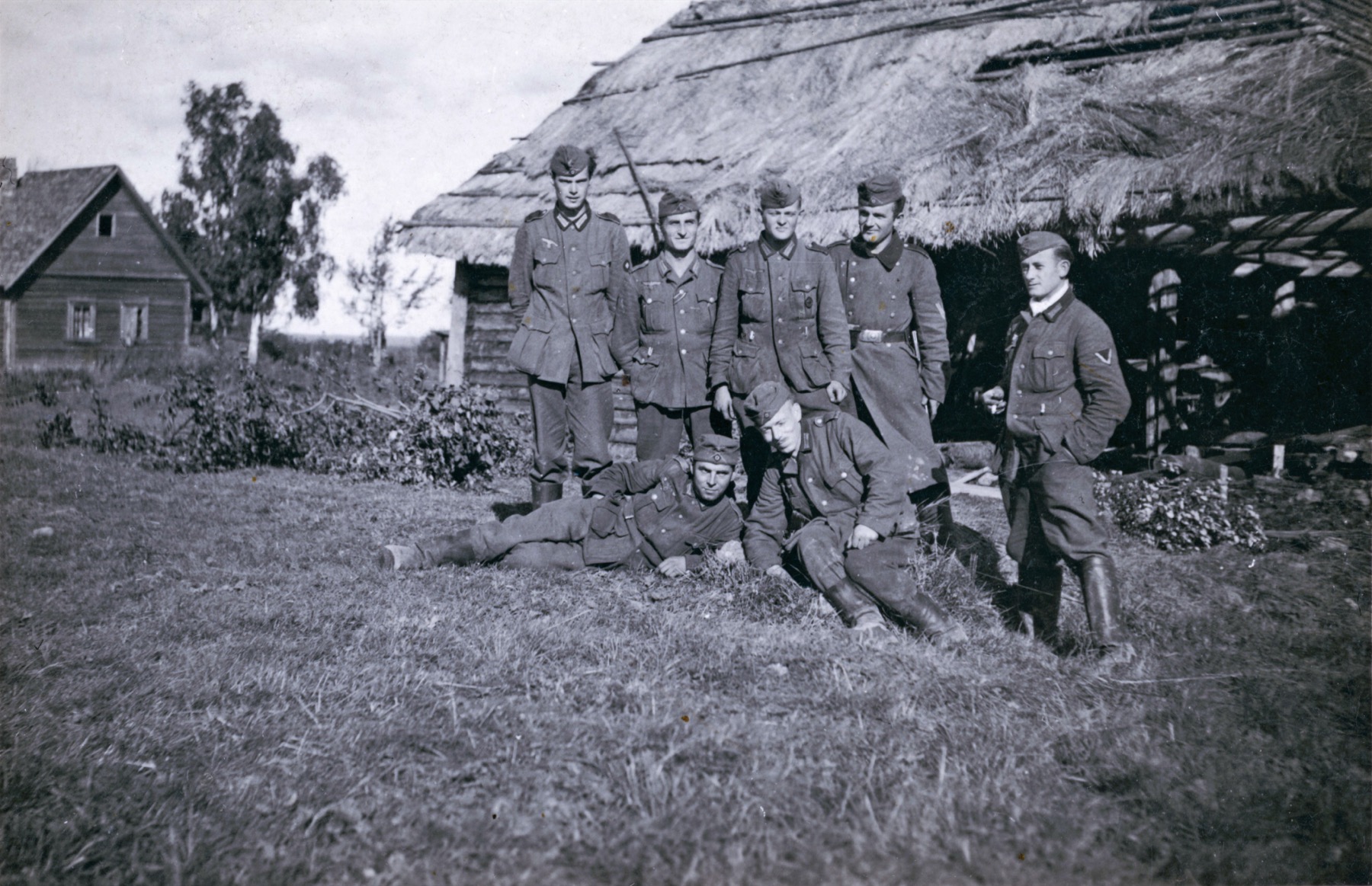 Saksa sõdurid Eesti taluhoonete ees aastatel 1941–1944